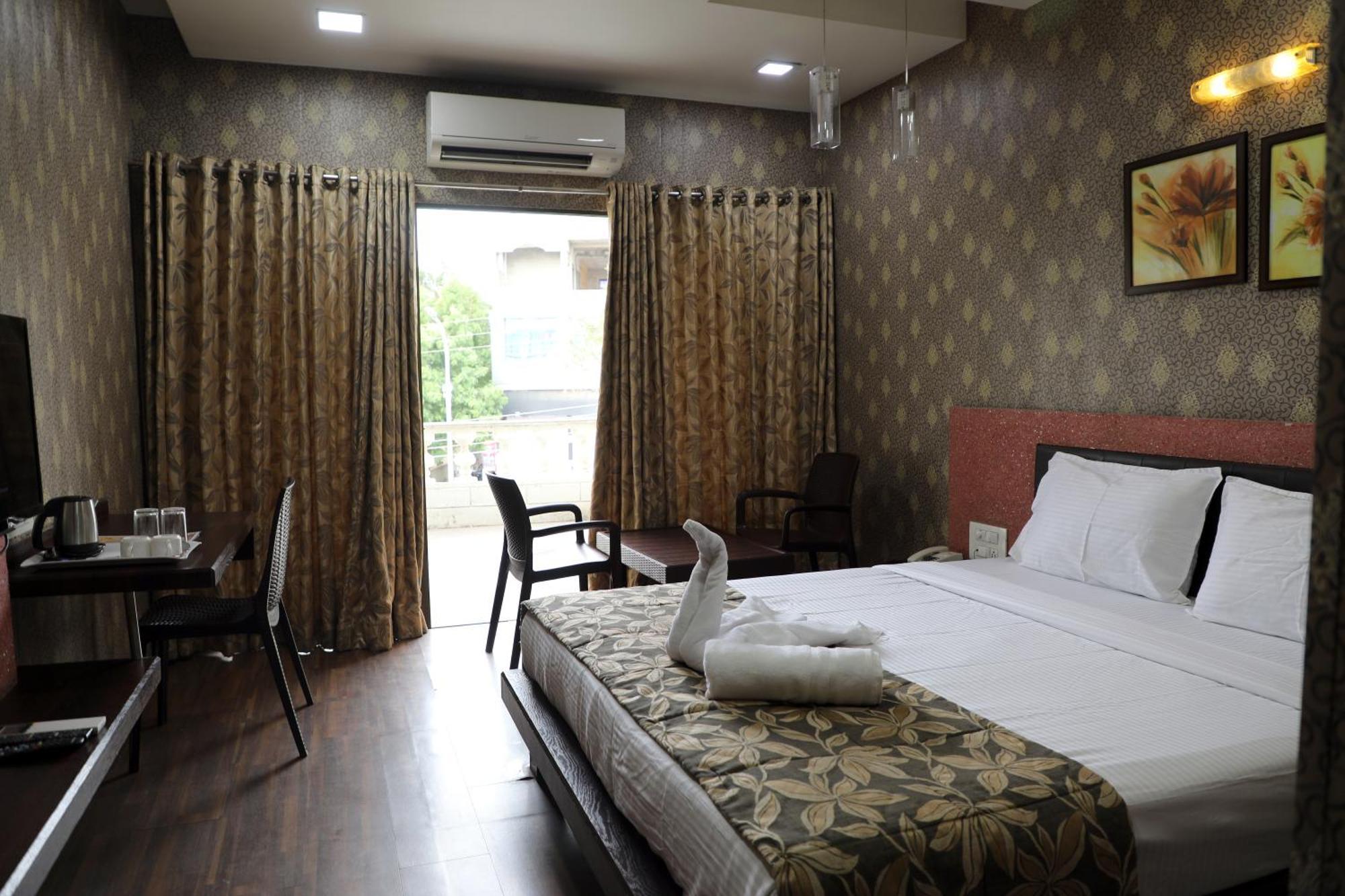 Hotel Pearls Aurangabad  Exterior photo