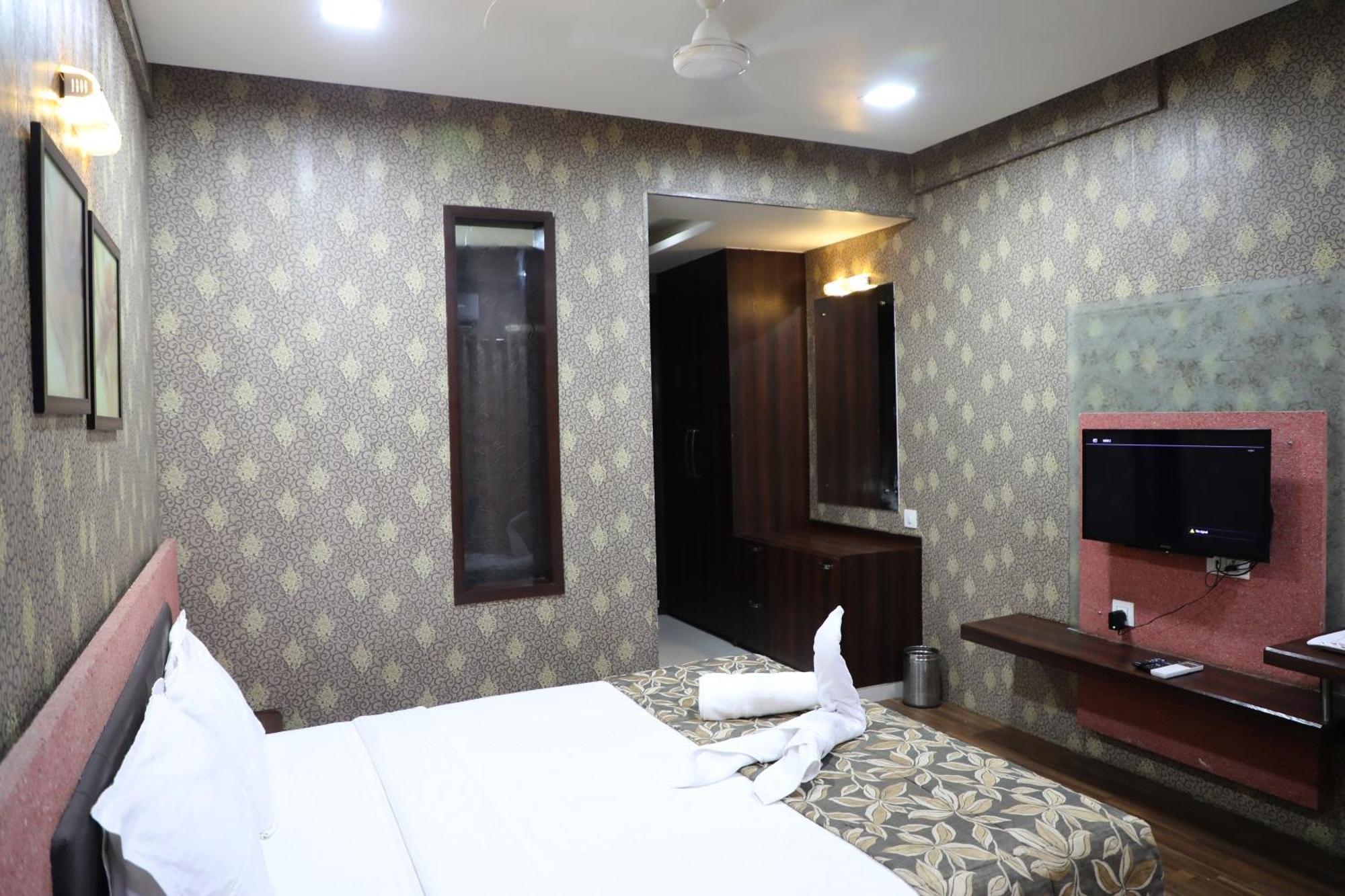 Hotel Pearls Aurangabad  Exterior photo