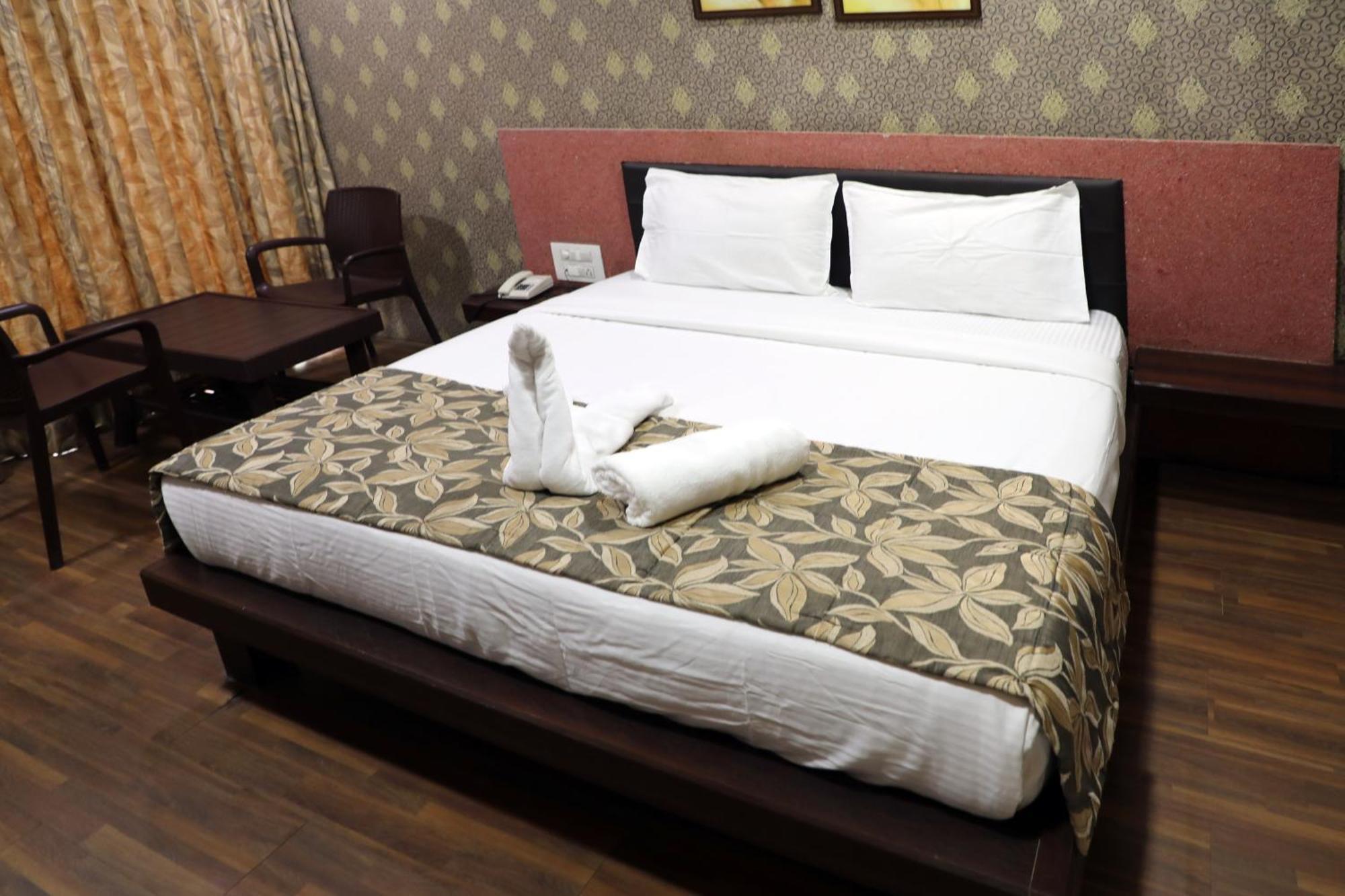 Hotel Pearls Aurangabad  Exterior photo